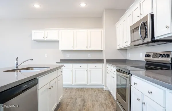 $1,950 | 16013 North 65th Avenue, Glendale, AZ 85306