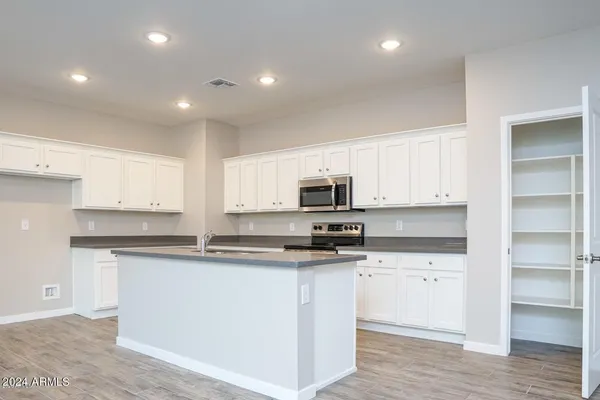 $1,950 | 16013 North 65th Avenue, Glendale, AZ 85306