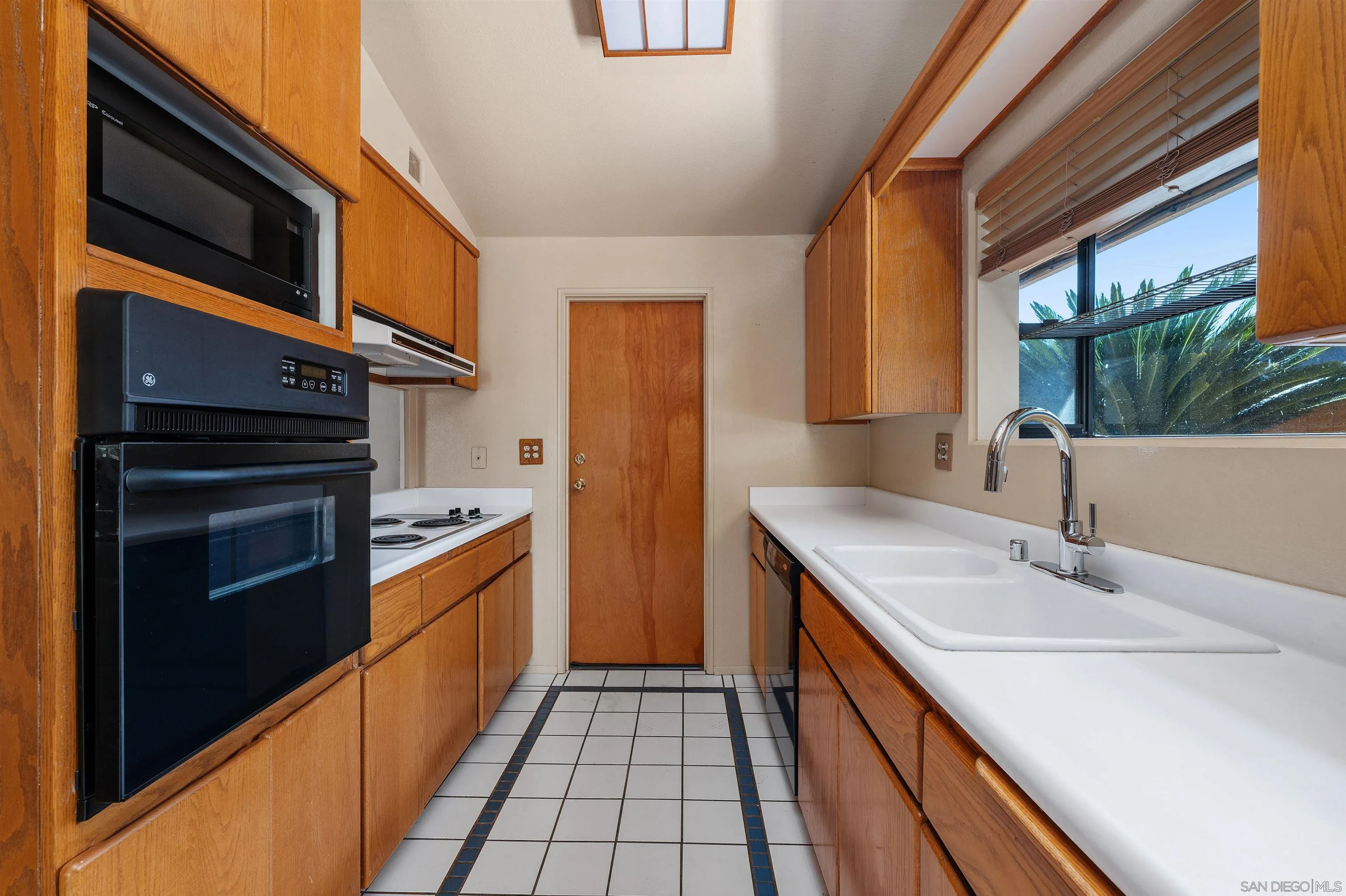7101 Regner Road San Diego, CA 92119 - Photo 7 of 43
