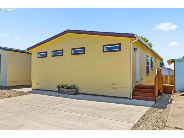 $199,850 | 1025 6th Street, Unit 83, Harrisburg, OR 97446