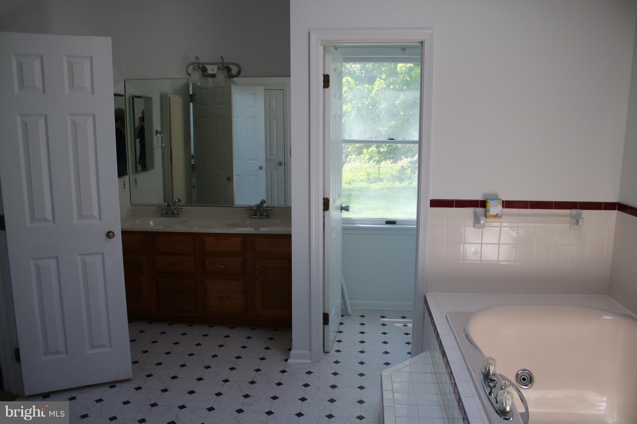 889 4 Seasons Road Westminster, MD 21157 - Photo 4 of 10 Bath (Master)
