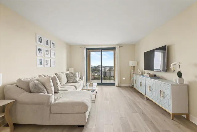 $319,900 | 300 South Duval Street, Unit 1608, Tallahassee, FL 32301