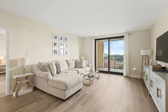 $319,900 | 300 South Duval Street, Unit 1608, Tallahassee, FL 32301