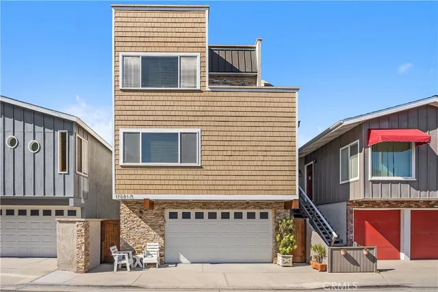 a view of a house with street