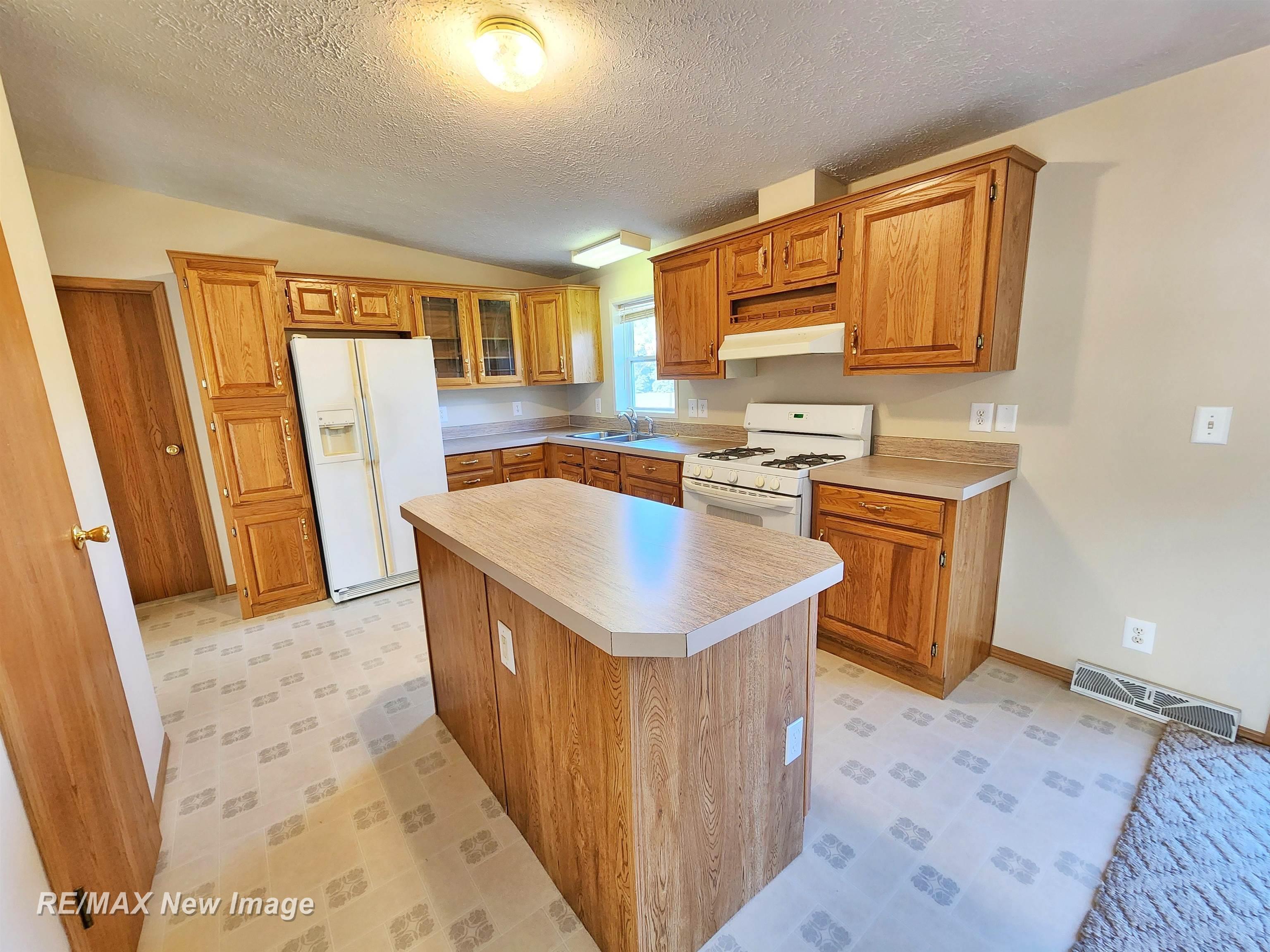 214 West Pinconning Road Pinconning, MI 48650 - Photo 11 of 42