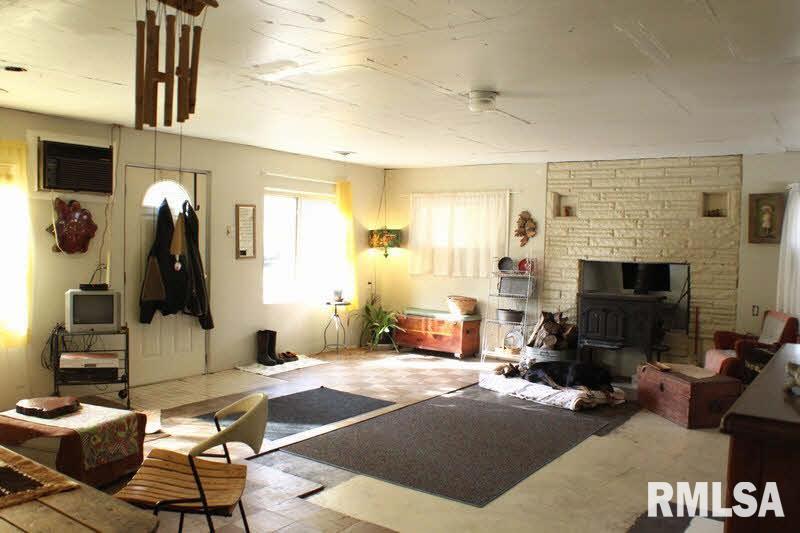 4013 Devils Fork Road Carbondale, IL 62902 - Photo 5 of 15 Gallery Image 5