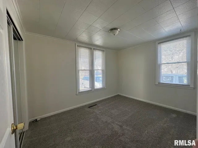 $1,400 | 146 North State Street, Springfield, IL 62702