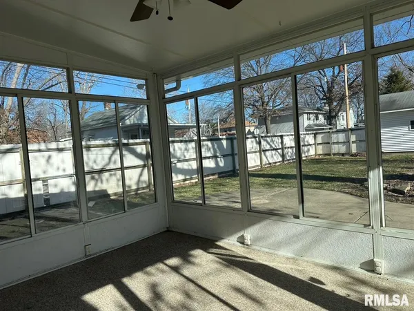 $1,400 | 146 North State Street, Springfield, IL 62702