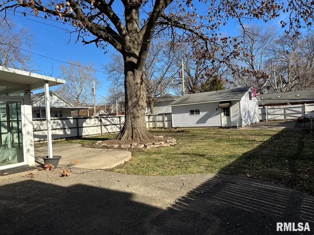 $1,400 | 146 North State Street, Springfield, IL 62702
