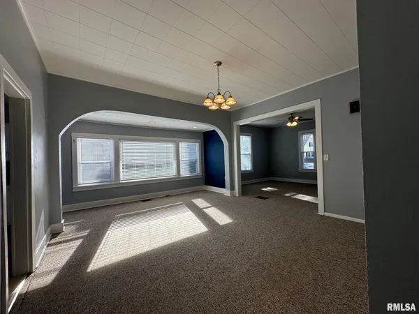 $1,400 | 146 North State Street, Springfield, IL 62702