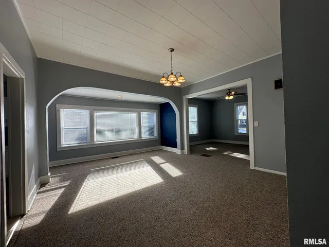 $1,400 | 146 North State Street, Springfield, IL 62702