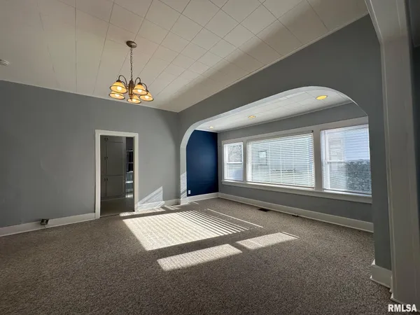 $1,400 | 146 North State Street, Springfield, IL 62702