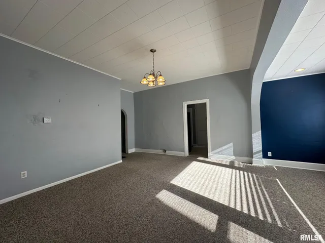 $1,400 | 146 North State Street, Springfield, IL 62702