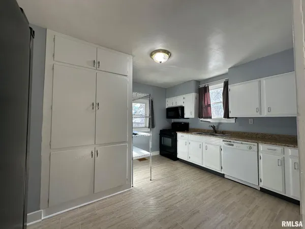 $1,400 | 146 North State Street, Springfield, IL 62702