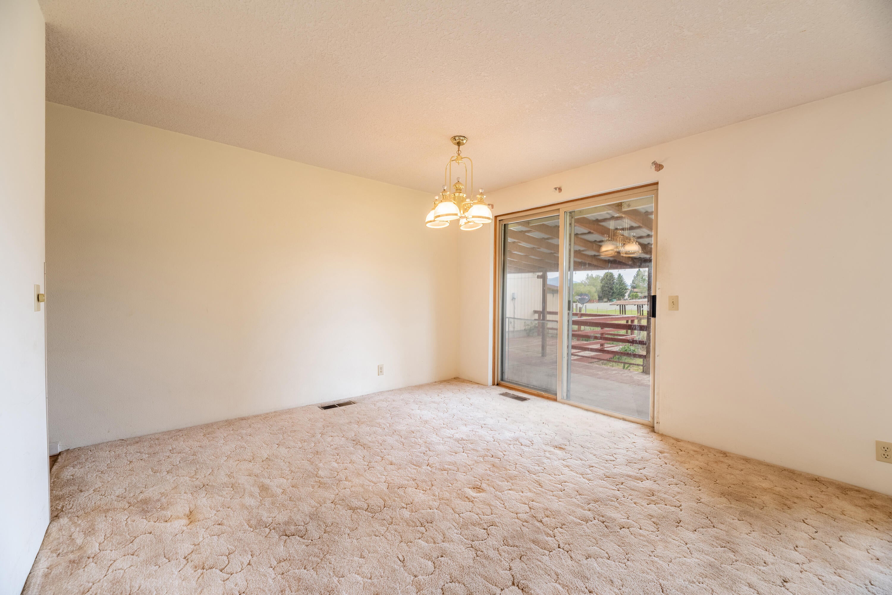 591 Martingale Road Prineville, OR 97754 - Photo 8 of 84 591NWMartingale-35