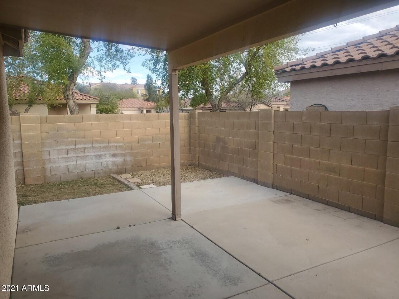18611 North 22nd Street, Unit 9 Phoenix, AZ 85024 - Photo 11 of 18 a bathroom with a tub and shower