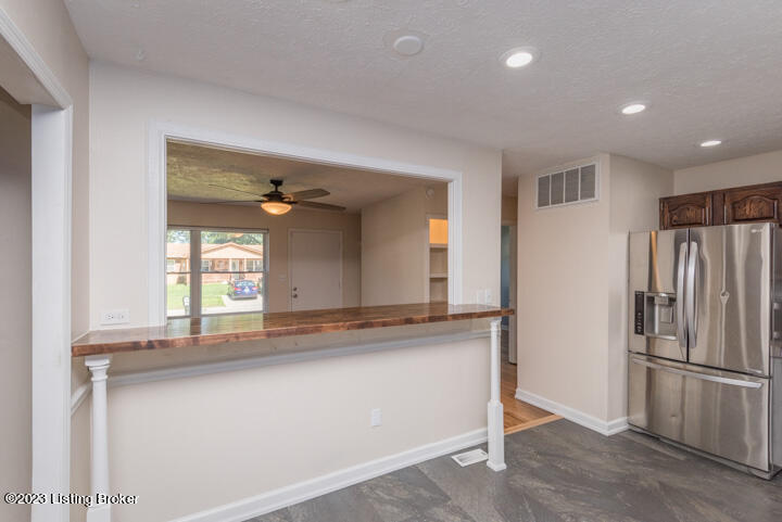 394 Overlook Road Louisville, KY 40229 - Photo 15 of 28 015