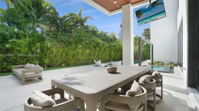 $5,600,000 | 510 Northeast 4th Lane, Boca Raton, FL 33432