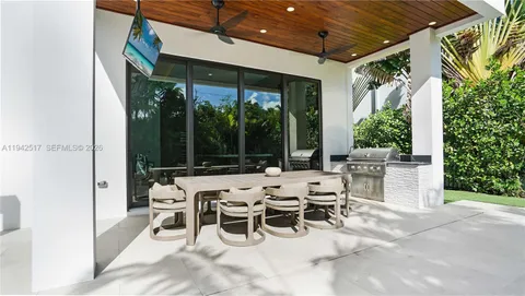 $5,300,000 | 510 Northeast 4th Lane, Boca Raton, FL 33432