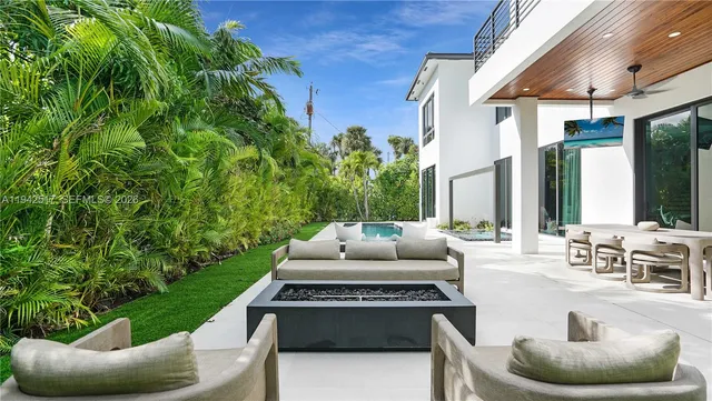 $5,600,000 | 510 Northeast 4th Lane, Boca Raton, FL 33432