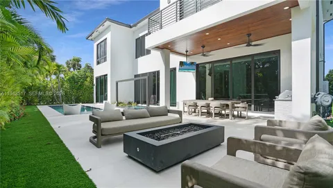 $5,300,000 | 510 Northeast 4th Lane, Boca Raton, FL 33432