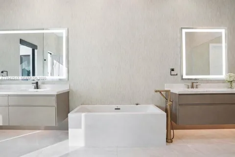 $5,300,000 | 510 Northeast 4th Lane, Boca Raton, FL 33432