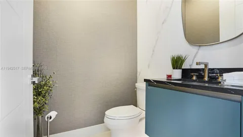 $5,300,000 | 510 Northeast 4th Lane, Boca Raton, FL 33432