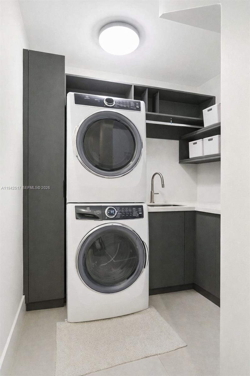 510 Northeast 4th Lane Boca Raton, FL 33432 - Photo 62 of 67 a utility room with dryer and washer