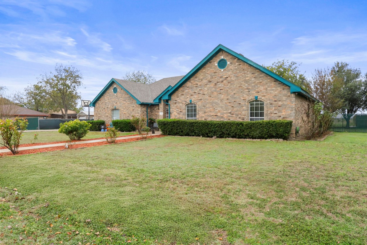 107 Frederick Lane Thorndale, TX 76577 - Photo 2 of 11 a front view of house with yard and green space