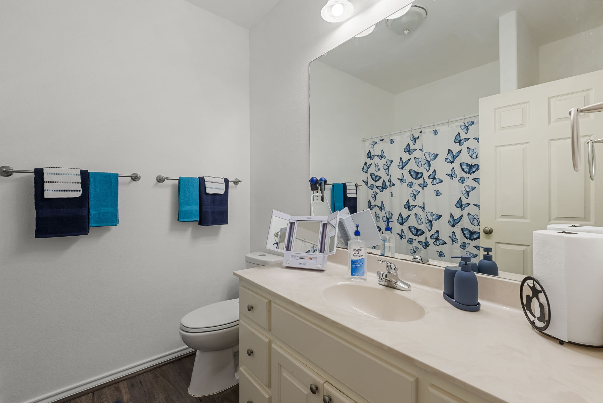 107 Frederick Lane Thorndale, TX 76577 - Photo 9 of 11 a bathroom with a sink toilet and shower