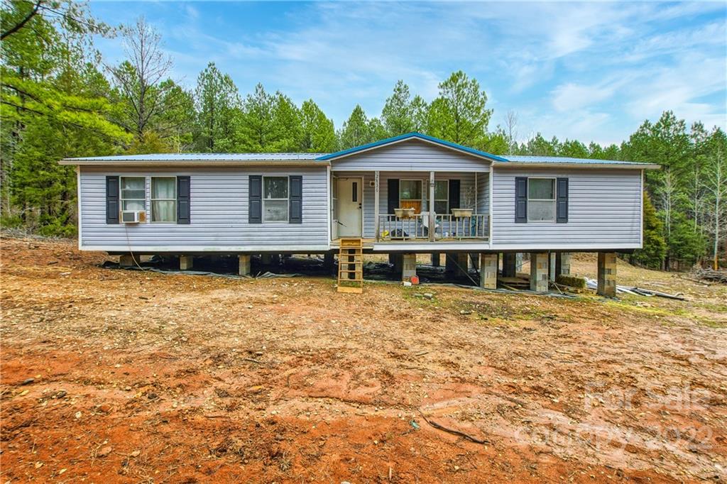 245 Dickson Road Blacksburg, SC 29702 - Photo 4 of 13 a front view of a house with yard