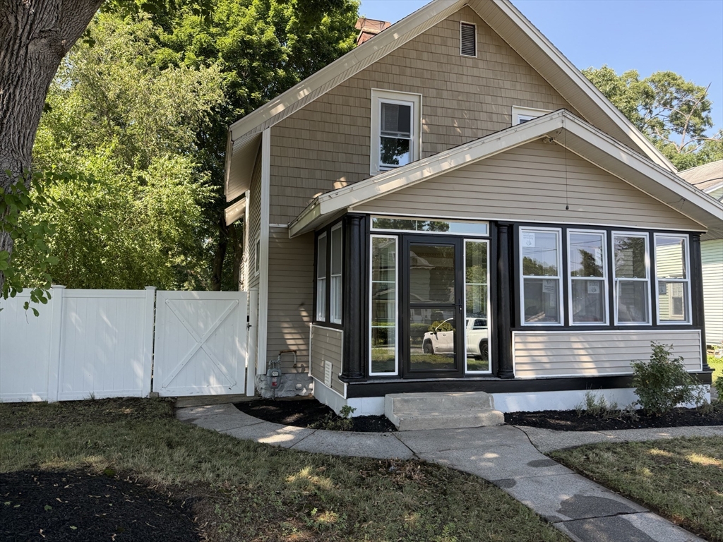 47 Ideal Road Worcester, MA 01604 - Photo 3 of 27