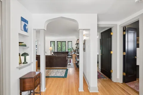 $400,000 | 1118 Washington Boulevard, Unit 3A, Oak Park, IL 60302