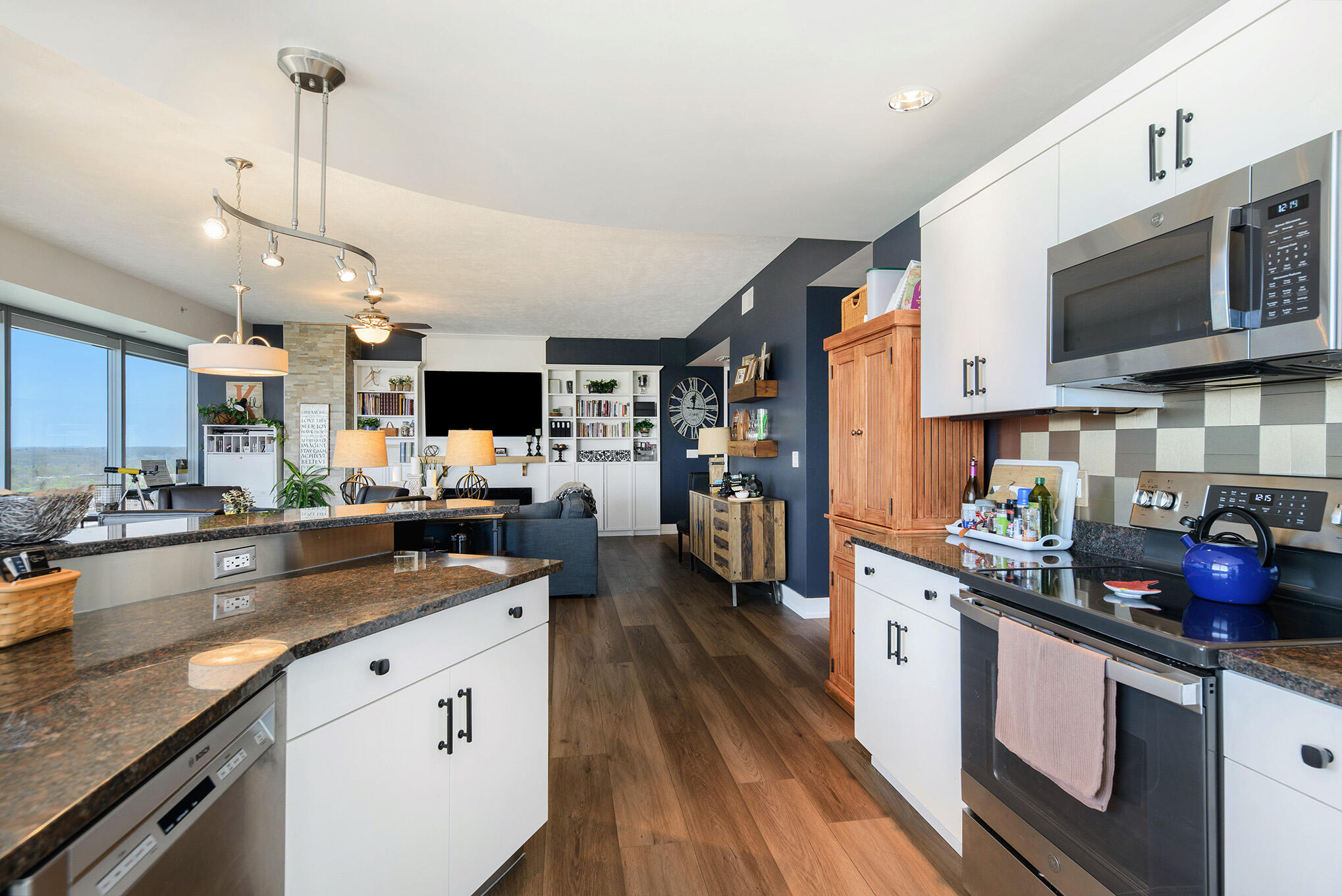 335 Bridge Street Northwest, Unit 2006 Grand Rapids, MI 49504 - Photo 12 of 38 335Bridge2006-20