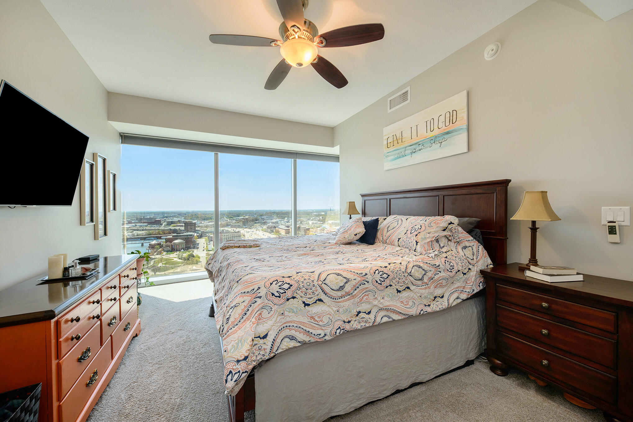 335 Bridge Street Northwest, Unit 2006 Grand Rapids, MI 49504 - Photo 18 of 38 335Bridge2006-29