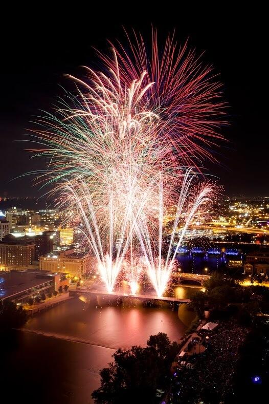 335 Bridge Street Northwest, Unit 2006 Grand Rapids, MI 49504 - Photo 34 of 38 Bissell_AmwayFireworks2014_05