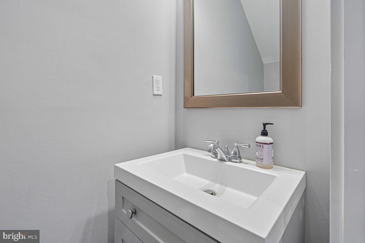 742 Irving Street Northwest Washington, DC 20010 - Photo 15 of 32