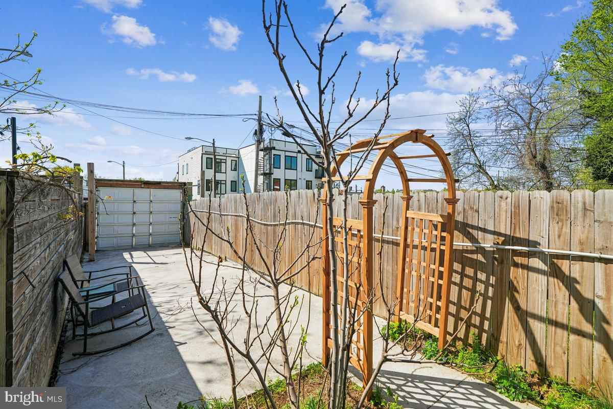 742 Irving Street Northwest Washington, DC 20010 - Photo 4 of 32