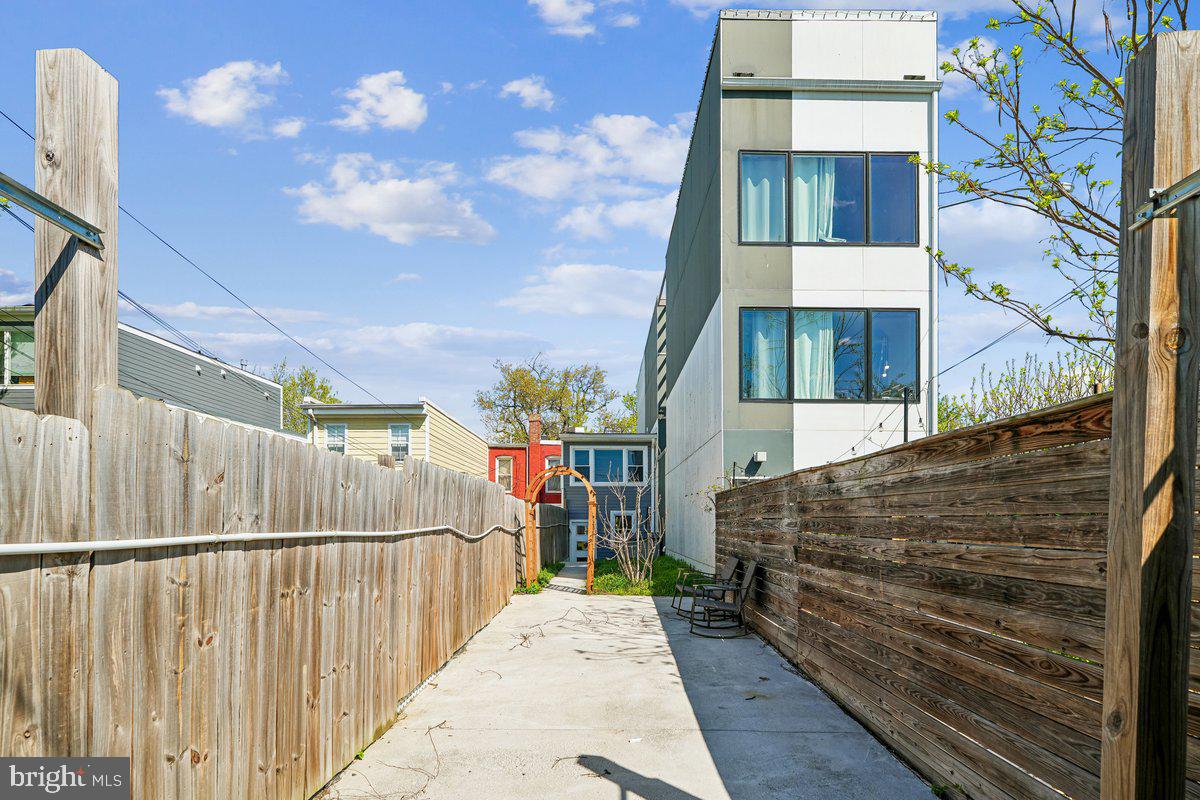 742 Irving Street Northwest Washington, DC 20010 - Photo 5 of 32