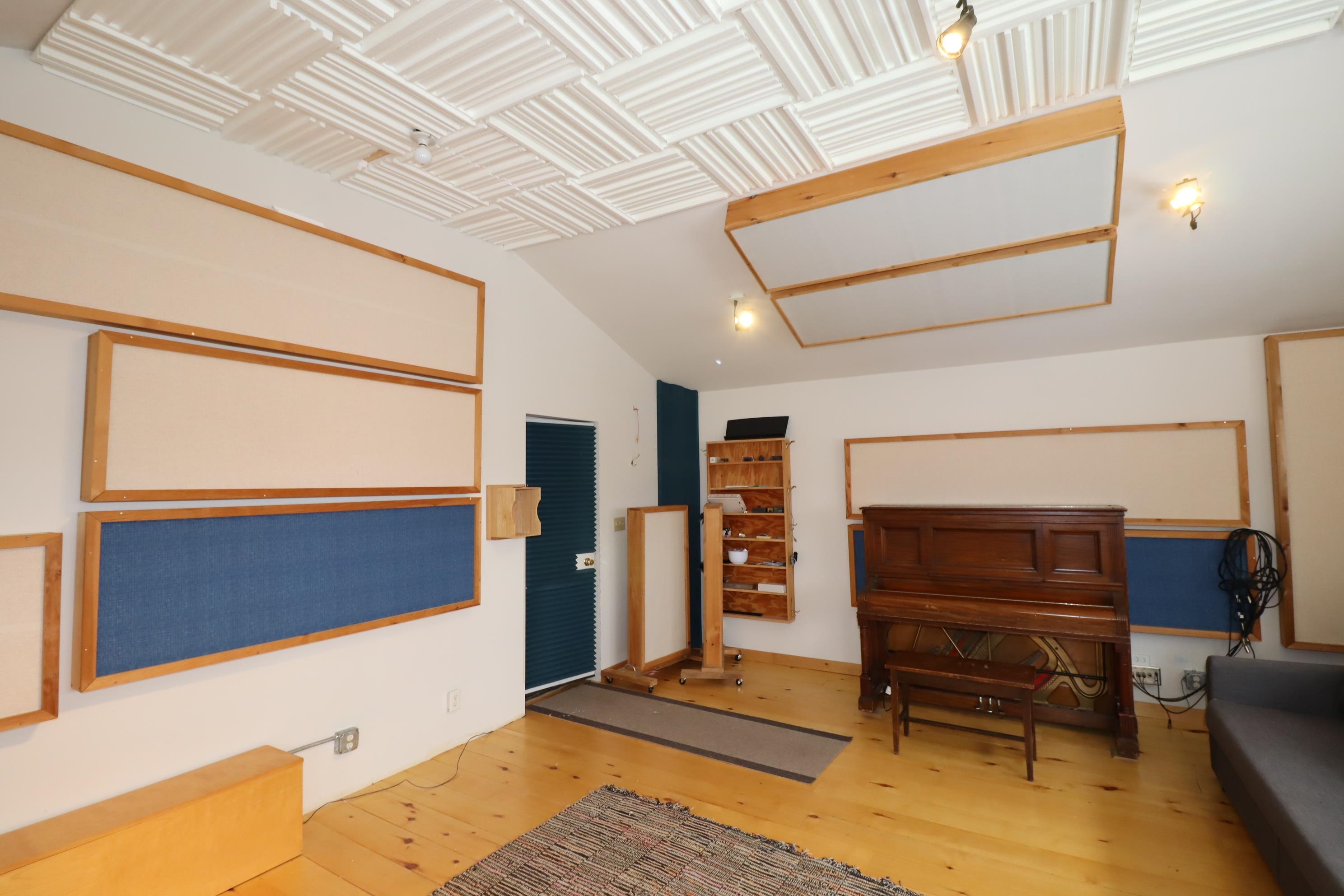 85455 Happy Hollow Road Bayfield, WI 54814 - Photo 34 of 60 Studio Room