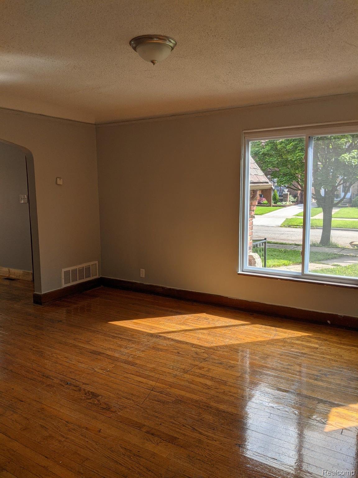 5261 Audubon Road Detroit, MI 48224 - Photo 6 of 11 Gallery Image 6