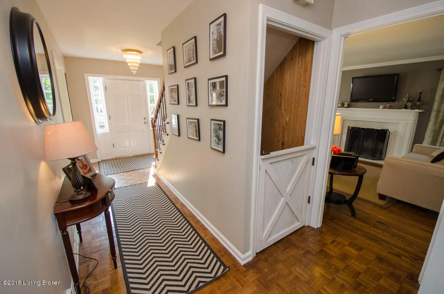 120 Gibson Road Louisville, KY 40207 - Photo 4 of 36 Entry area