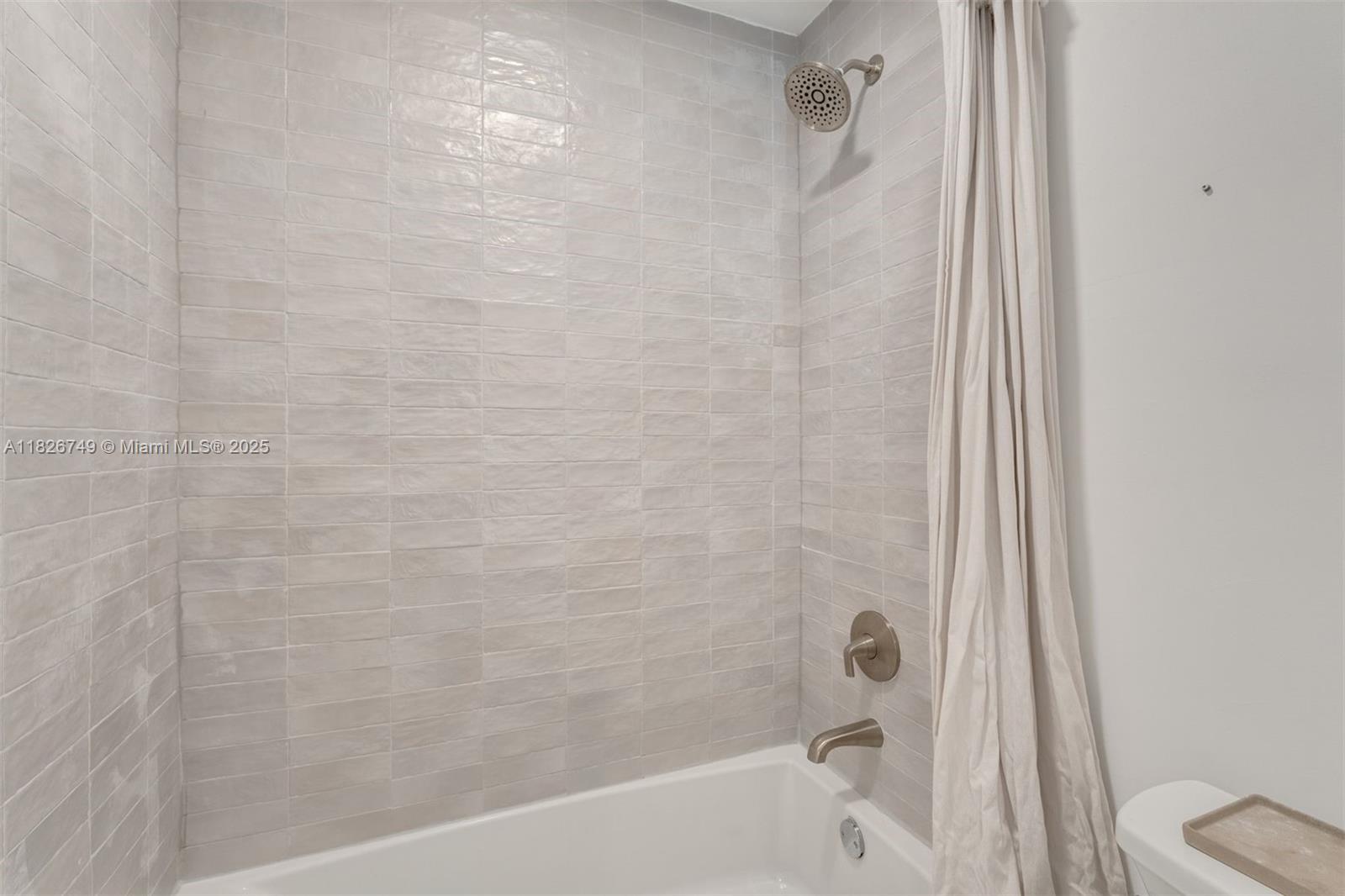 3214 West Trade Avenue, Unit III5 Miami, FL 33133 - Photo 15 of 31 a bathroom with a bathtub