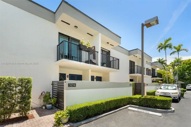 $760,000 | 3214 West Trade Avenue, Unit III5, Miami, FL 33133