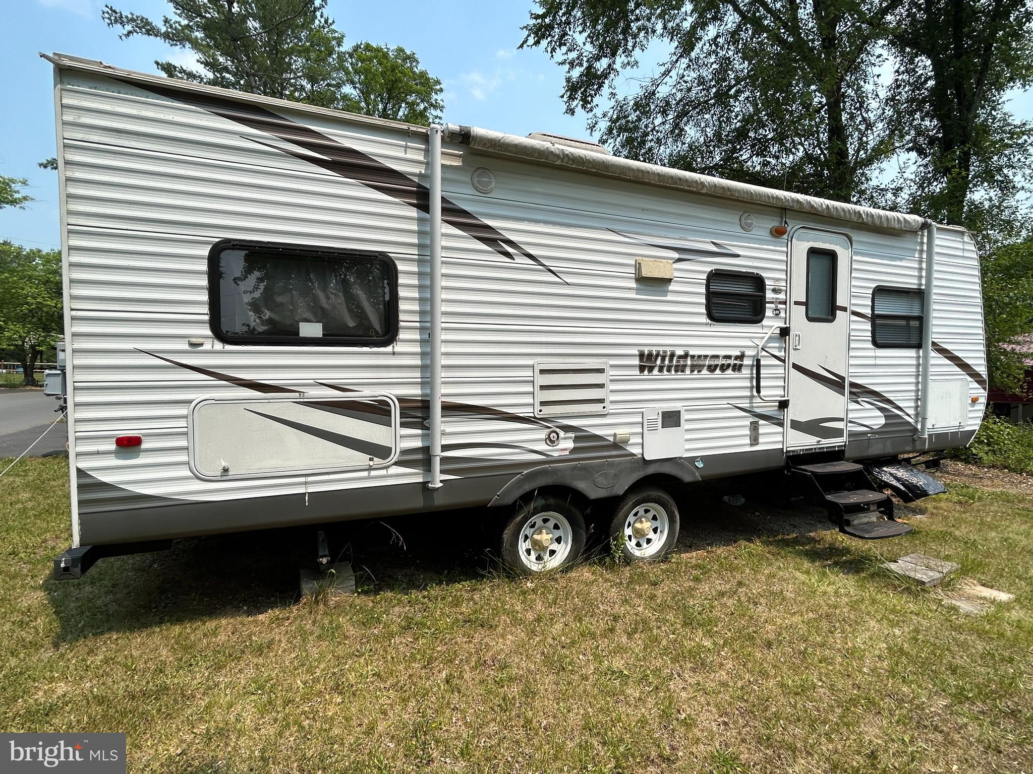 26 Block Falling Waters, WV 25419 - Photo 6 of 36 2011 26-ft Wildwood Trailer