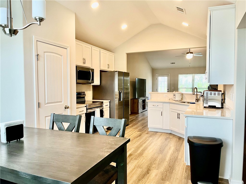 283 Chestnut Drive Brunswick, GA 31523 - Photo 3 of 38