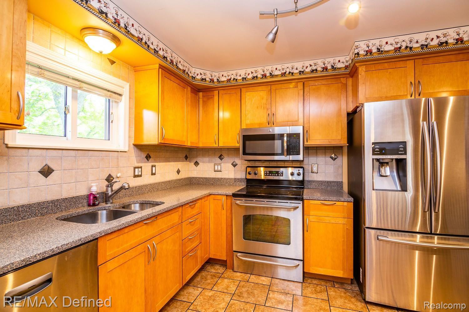 228 North Hill Circle Rochester, MI 48307 - Photo 13 of 43 228 N Hill Cir (42).jpg