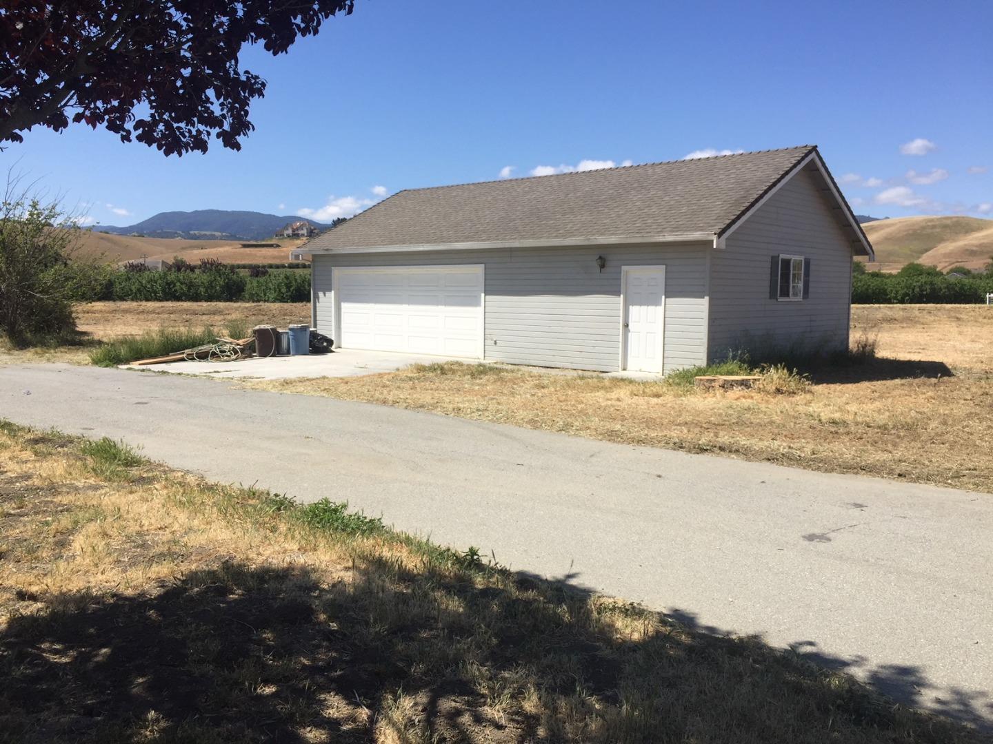 19 Riverside Road Hollister, CA 95023 - Photo 2 of 16 Gallery Image 2