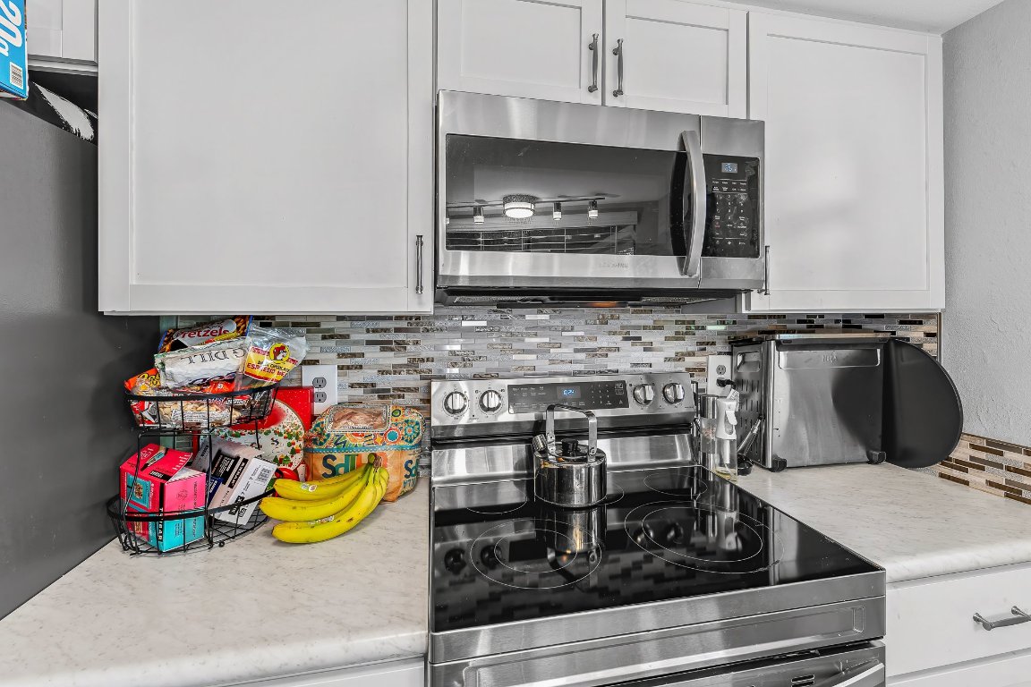 2500 Burleson Road, Unit 621 Austin, TX 78741 - Photo 11 of 26 a kitchen with a stove and a microwave
