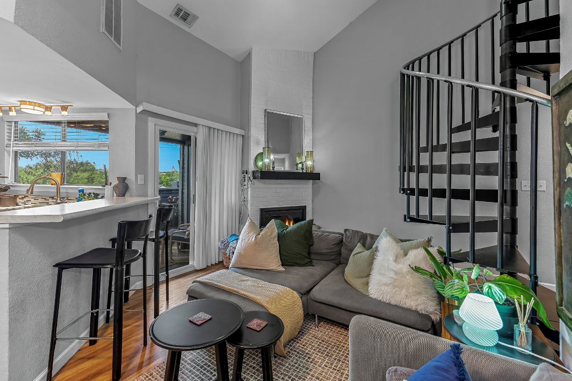 2500 Burleson Road, Unit 621 Austin, TX 78741 - Photo 4 of 26 a living room with furniture and a potted plant